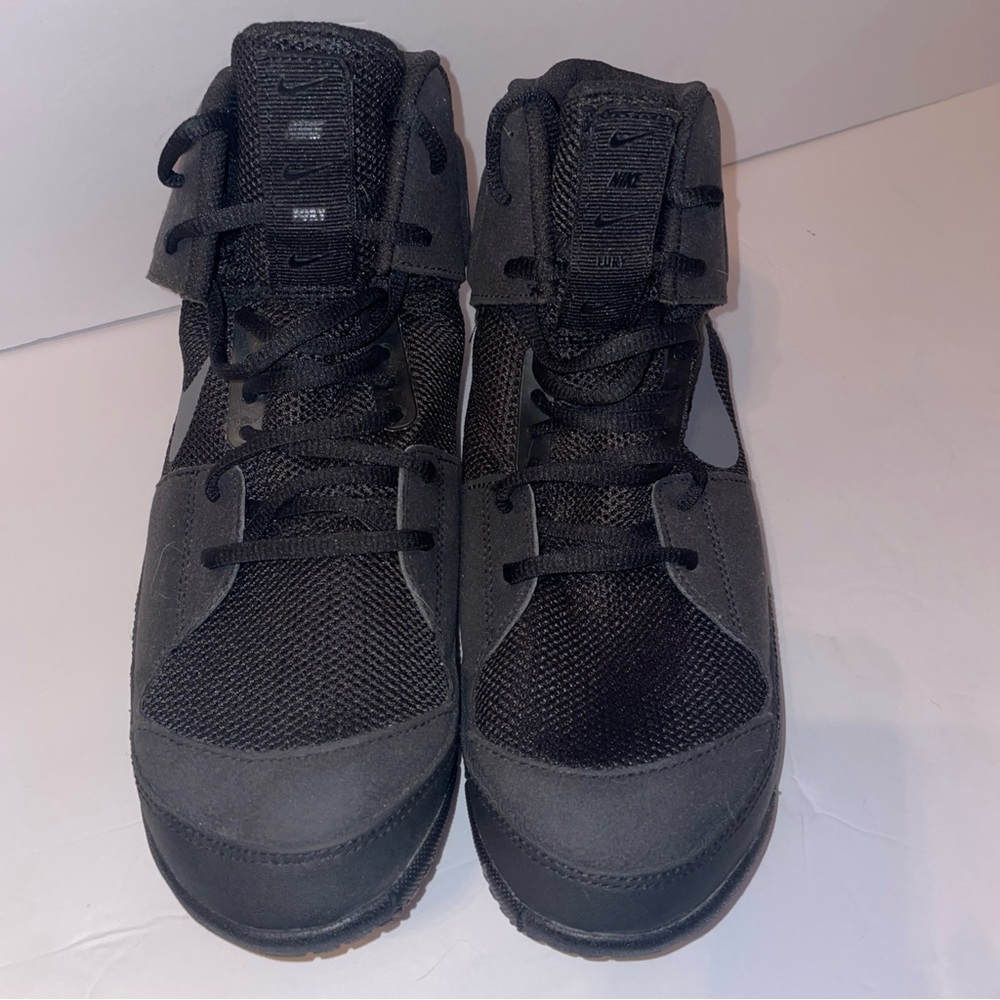 Nike Fury Men’s size 11.5 Black Wrestling Shoes